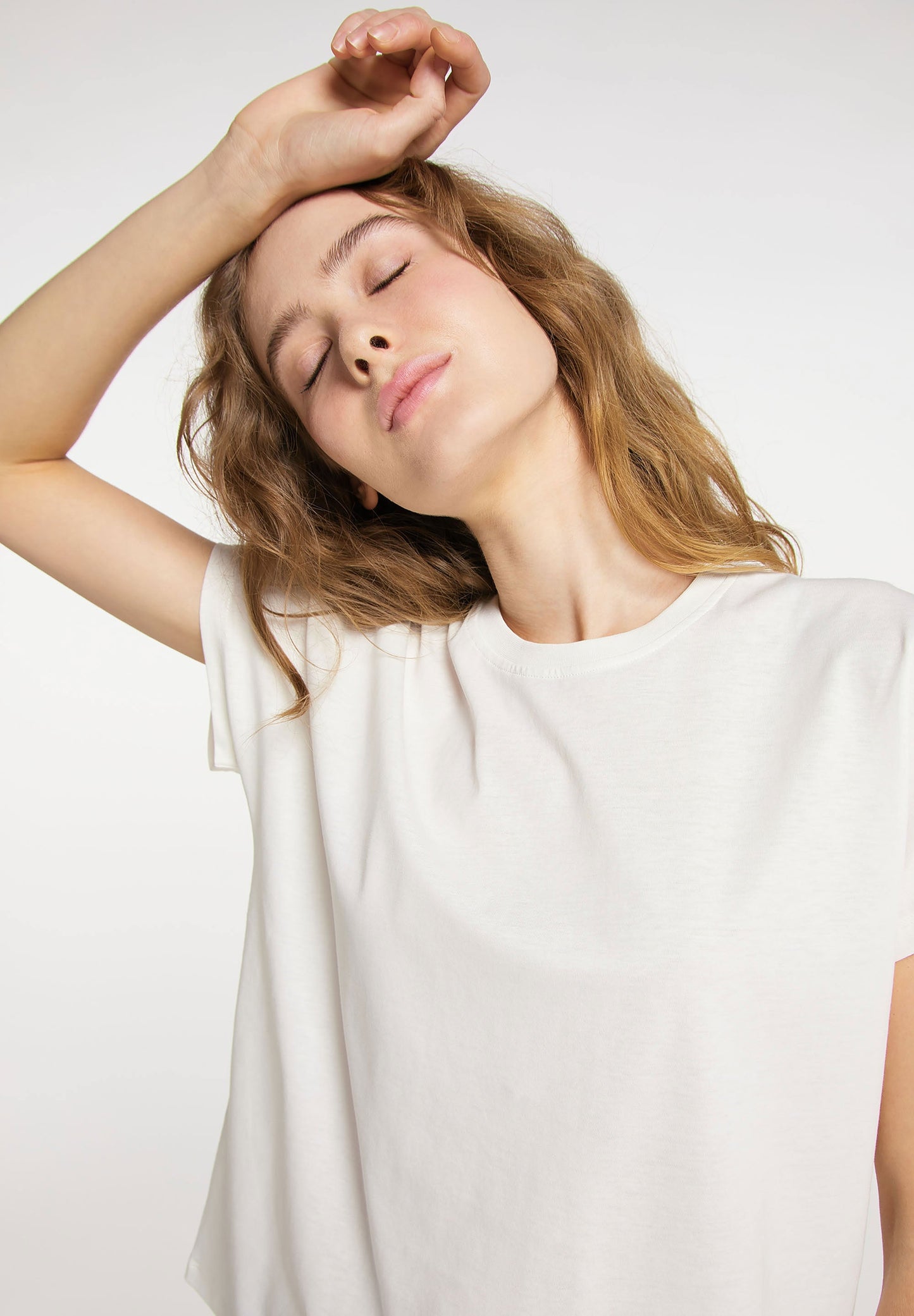 VACANT TEE